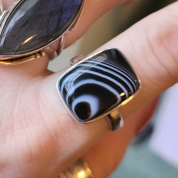 Black Bullseye Botswana Agate in Sterling Silver 8.5 - Picture 2 of 5